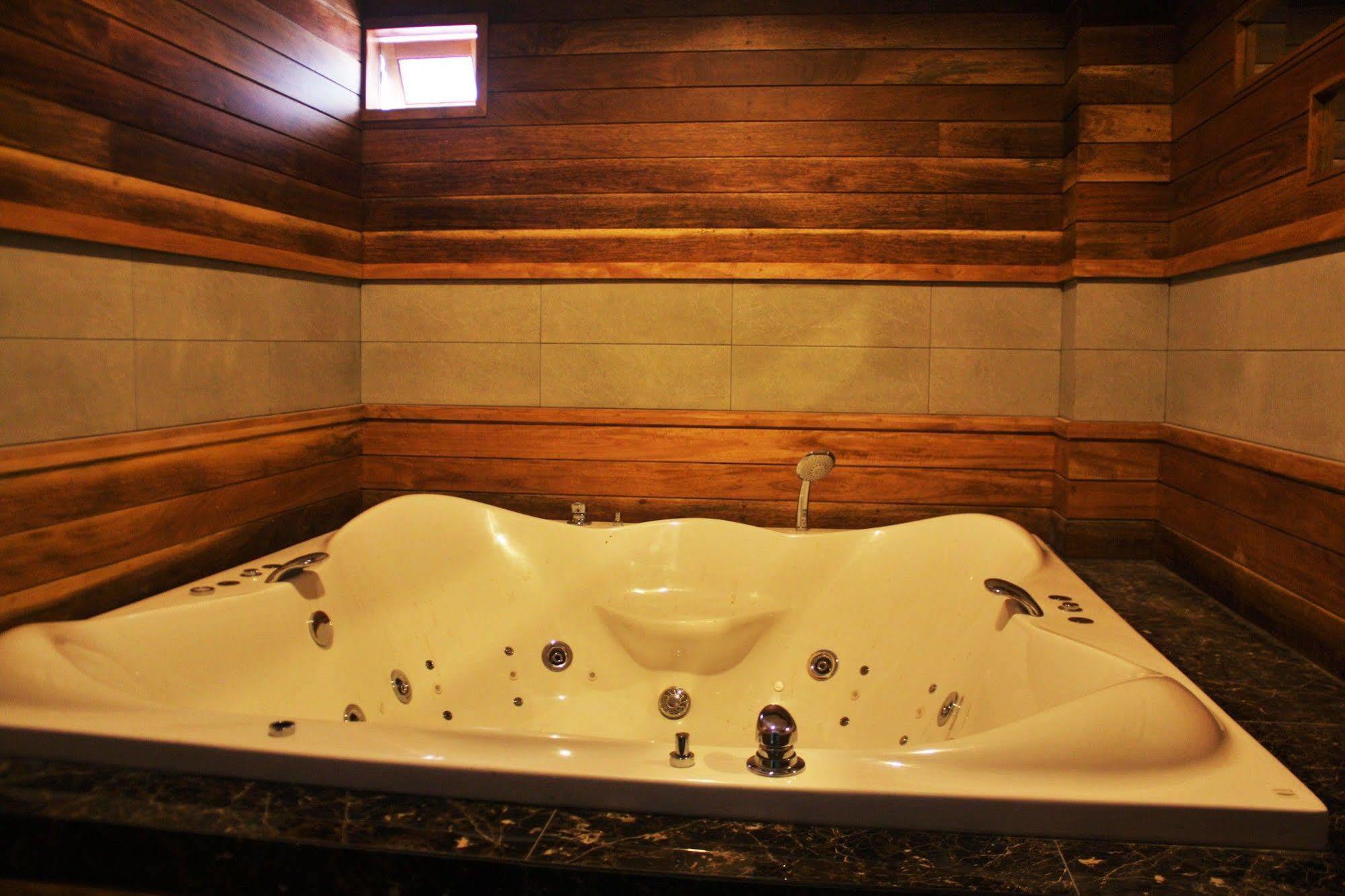 Metro Hotel & Spa Thung Song Εξωτερικό φωτογραφία